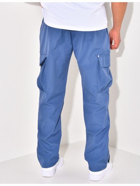 Cargo trousers with pockets