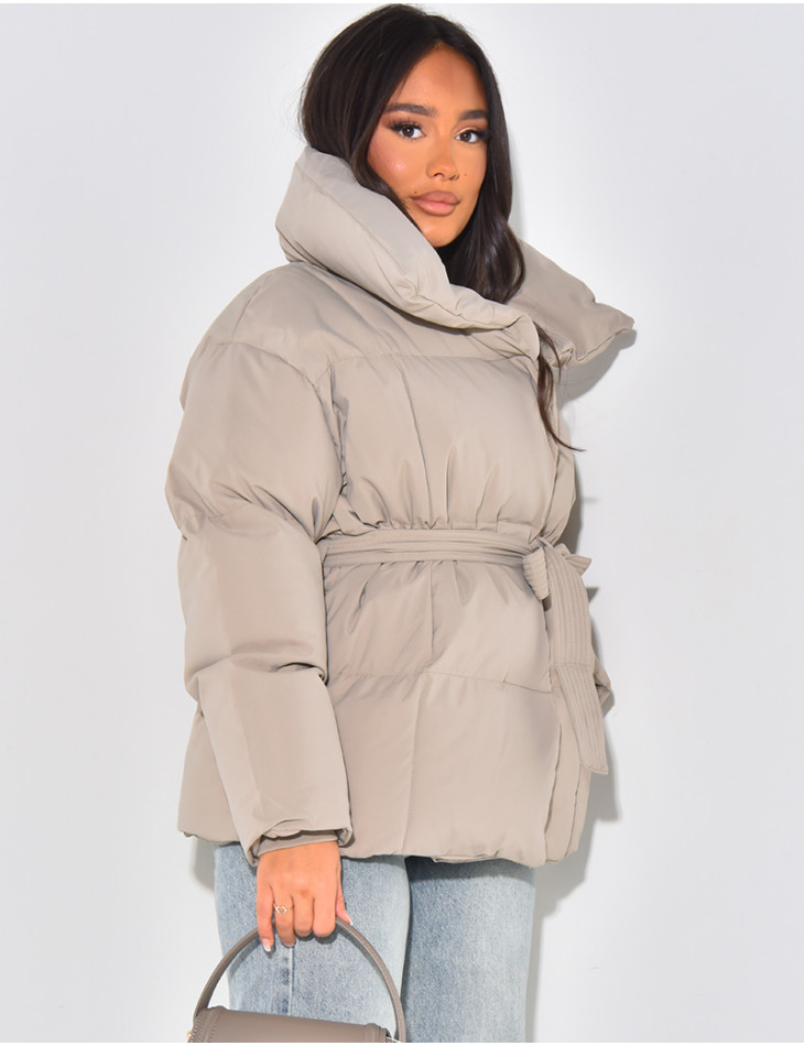 Doudoune mi-longue matelassée avec ceinture à nouer