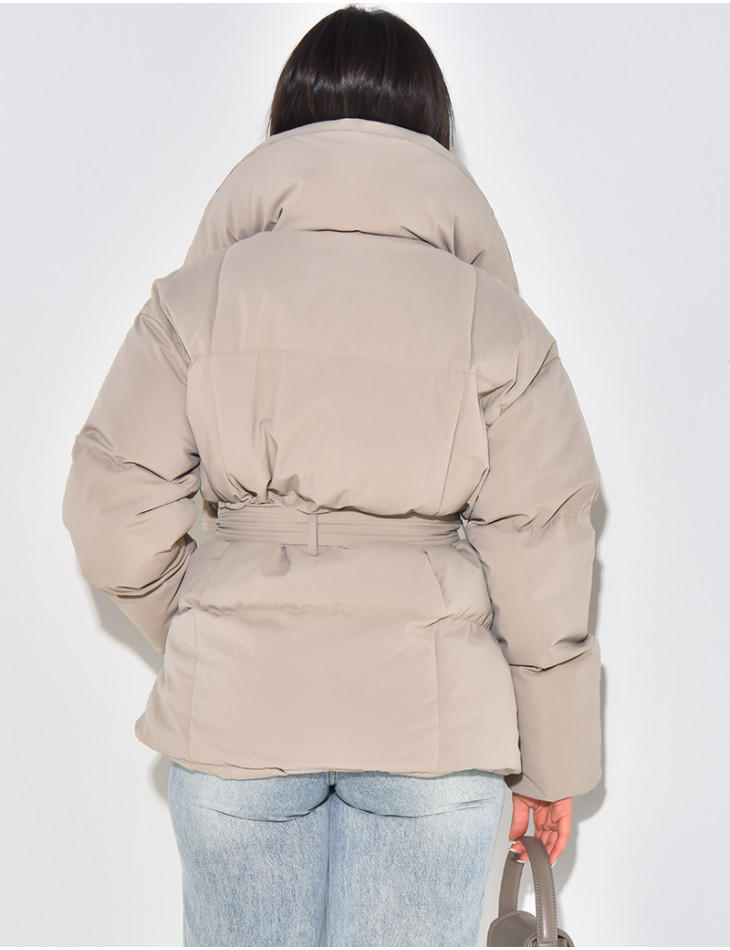 Doudoune mi-longue matelassée avec ceinture à nouer