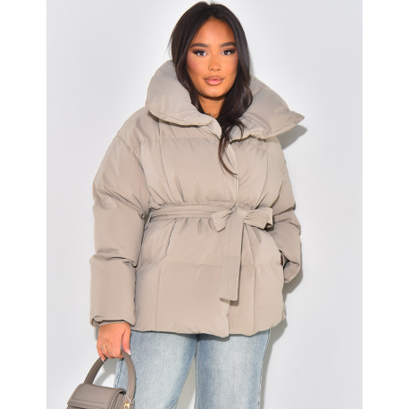 Doudoune mi-longue matelassée avec ceinture à nouer