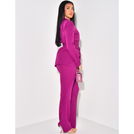 Ensemble de tailleur à ceinture large et pantalon évasé