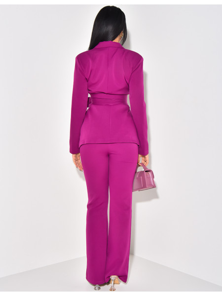 Ensemble de tailleur à ceinture large et pantalon évasé