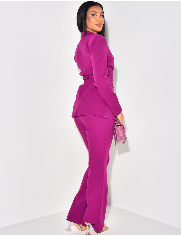 Ensemble de tailleur à ceinture large et pantalon évasé