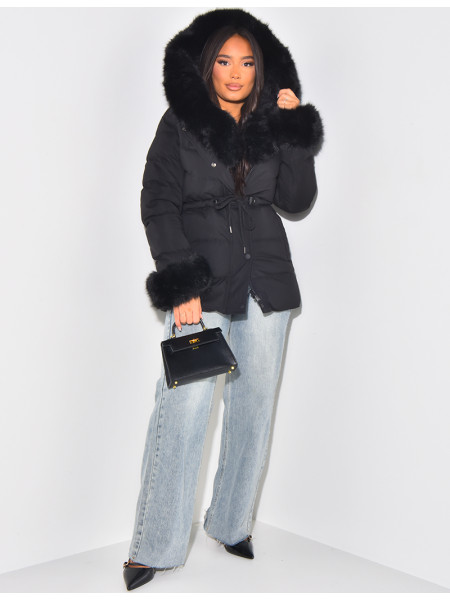 Doudoune courte à capuche en fourrure
