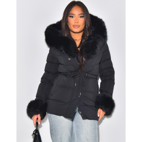 Doudoune courte à capuche en fourrure