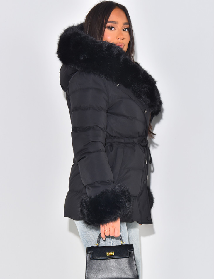 Doudoune courte à capuche en fourrure