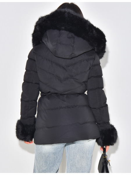 Doudoune courte à capuche en fourrure