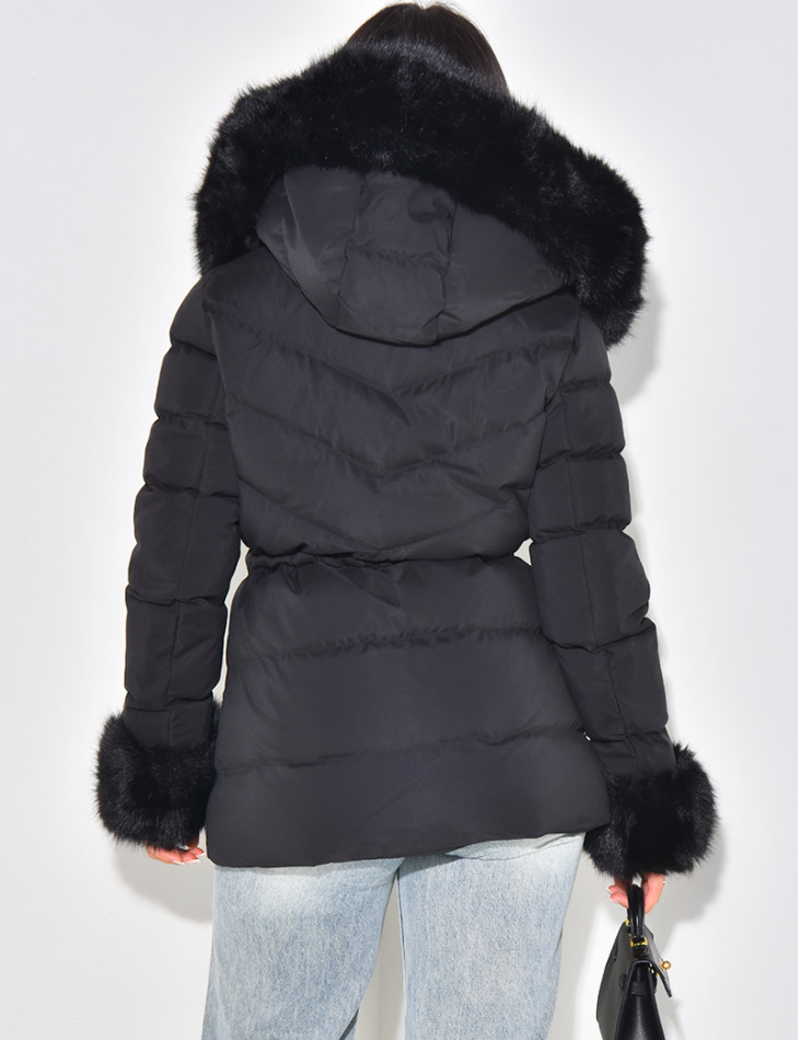 Doudoune courte à capuche en fourrure