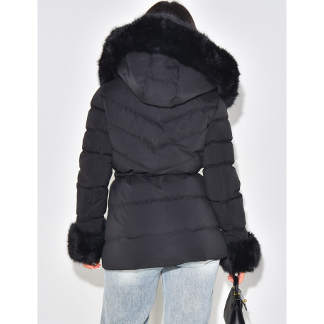 Doudoune courte à capuche en fourrure