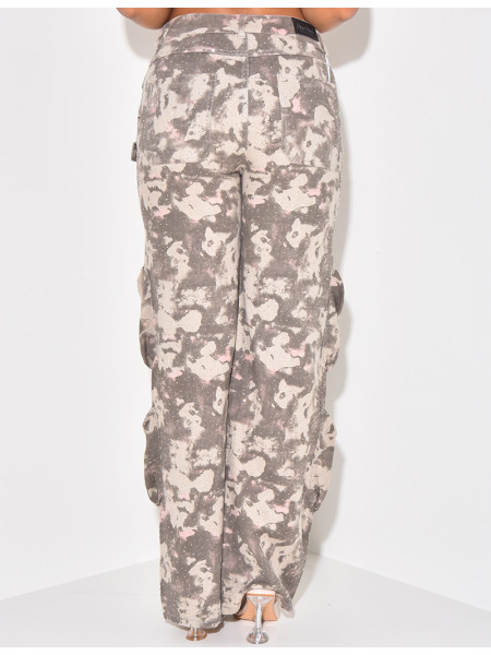 Jeans cargo camouflage rose à strass