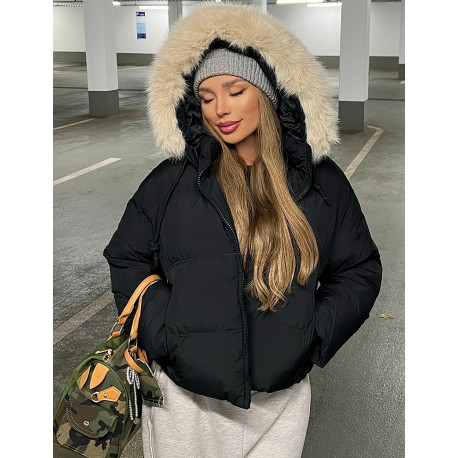 Kurze Daunenjacke mit Fellkapuze