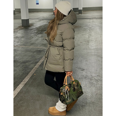 Kurze, taillierte Daunenjacke mit Kapuze