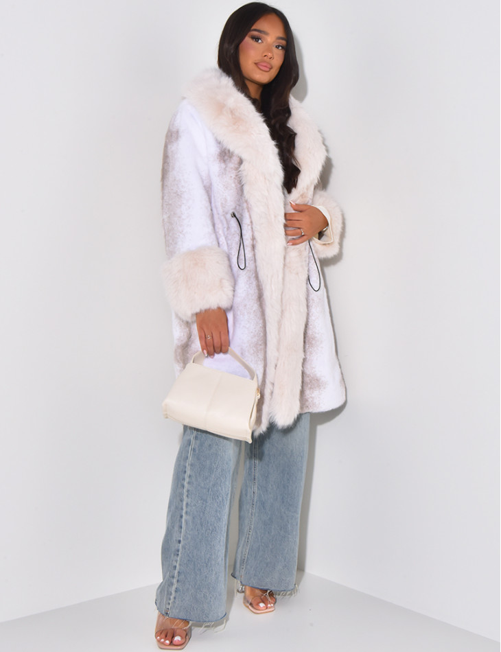 In der Taille verstellbarer Pelzmantel