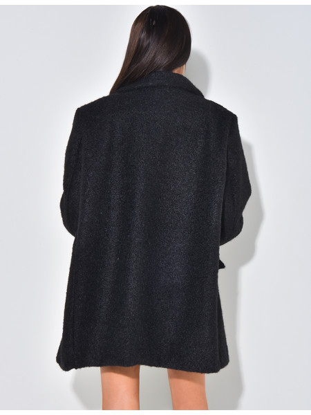 Kurzer Mantel aus lockiger Wolle