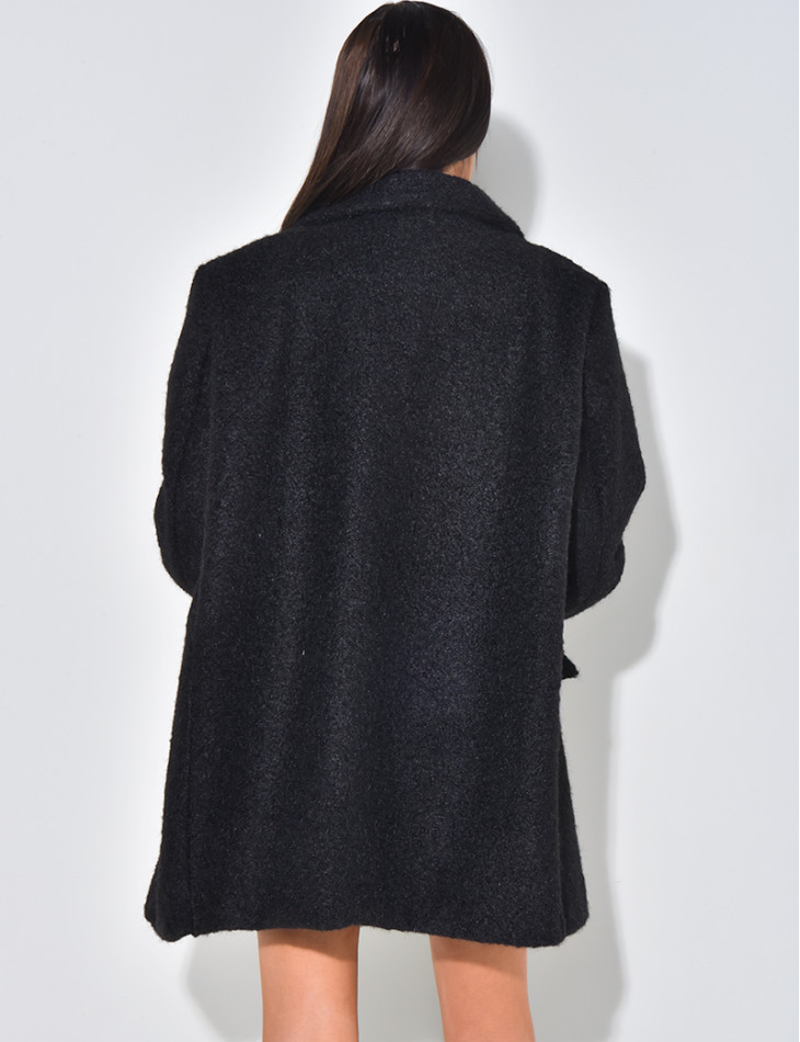 Kurzer Mantel aus lockiger Wolle