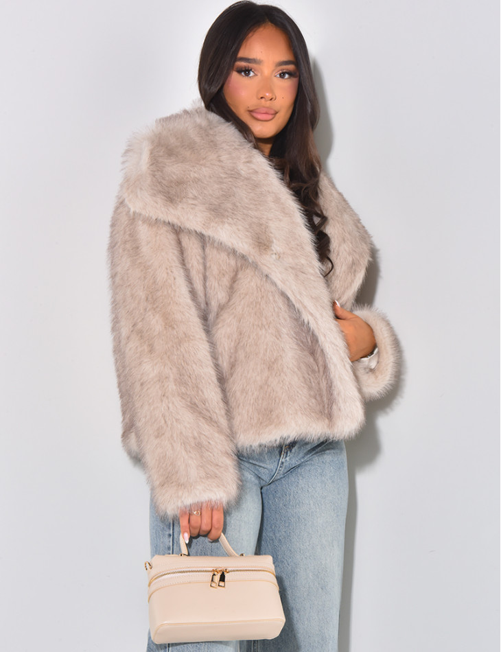 Veste courte en fausse fourrure