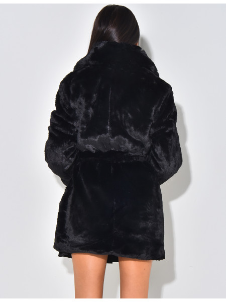 Manteau court en fausse fourrure à ceinture