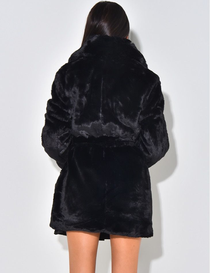 Manteau court en fausse fourrure à ceinture