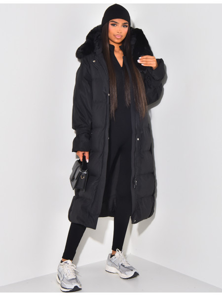 Doudoune longue matelassée à capuche avec fourrure