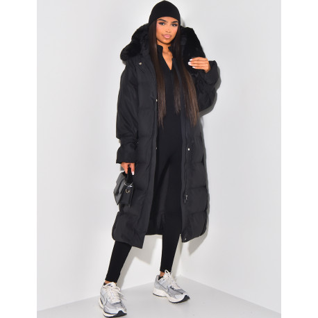 Doudoune longue matelassée à capuche avec fourrure