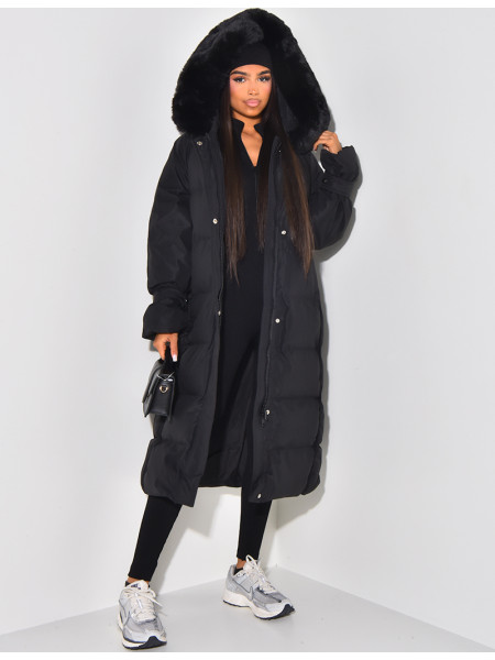 Doudoune longue matelassée à capuche avec fourrure