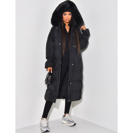 Doudoune longue matelassée à capuche avec fourrure