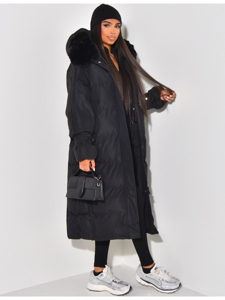 Doudoune longue matelassée à capuche avec fourrure