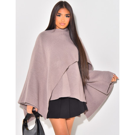 Loose-fitting wool cape