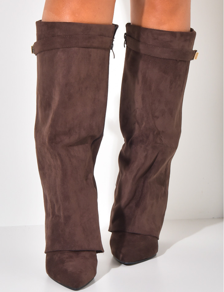 Stiefel aus Wildleder mit quadratischem Absatz und Klappe