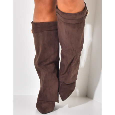 Stiefel aus Wildleder mit quadratischem Absatz und Klappe