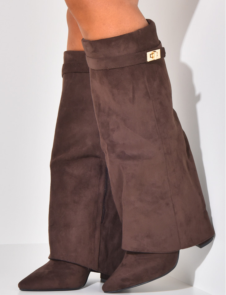 Stiefel aus Wildleder mit quadratischem Absatz und Klappe