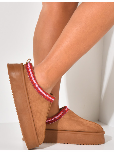 Hausschuhe aus gefüttertem Wildleder