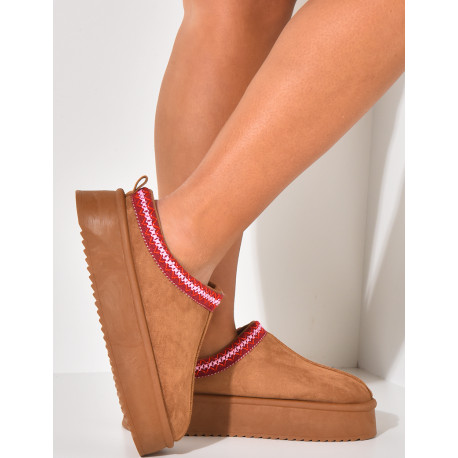 Hausschuhe aus gefüttertem Wildleder