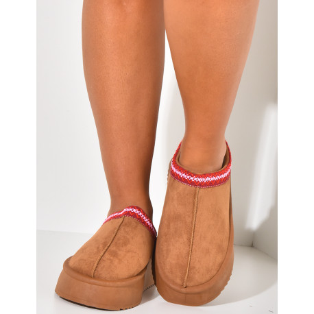 Hausschuhe aus gefüttertem Wildleder