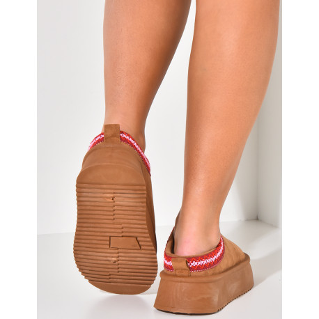 Hausschuhe aus gefüttertem Wildleder