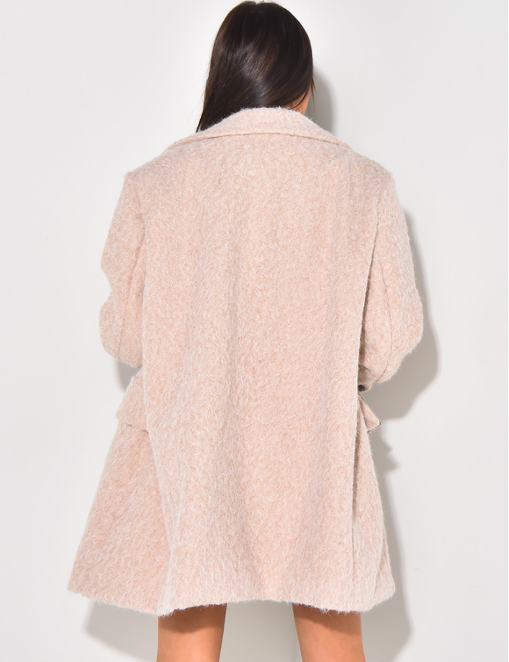 Manteau court en laine bouclée