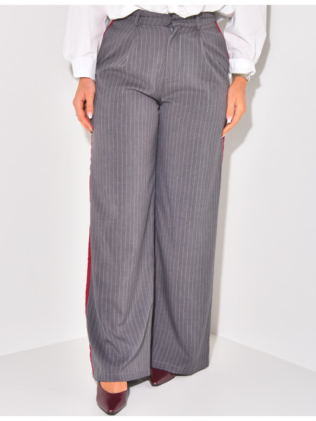 Gestreifte Hose mit Kontrastband