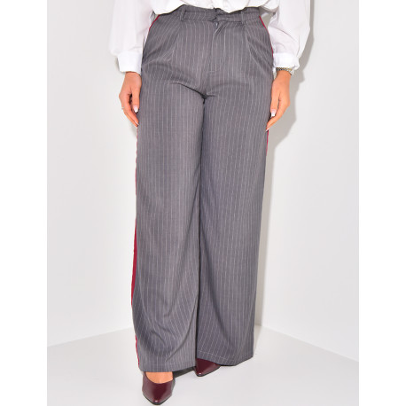 Gestreifte Hose mit Kontrastband