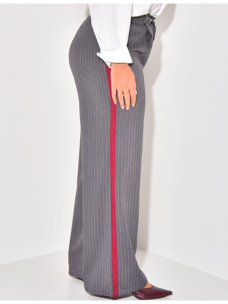 Gestreifte Hose mit Kontrastband