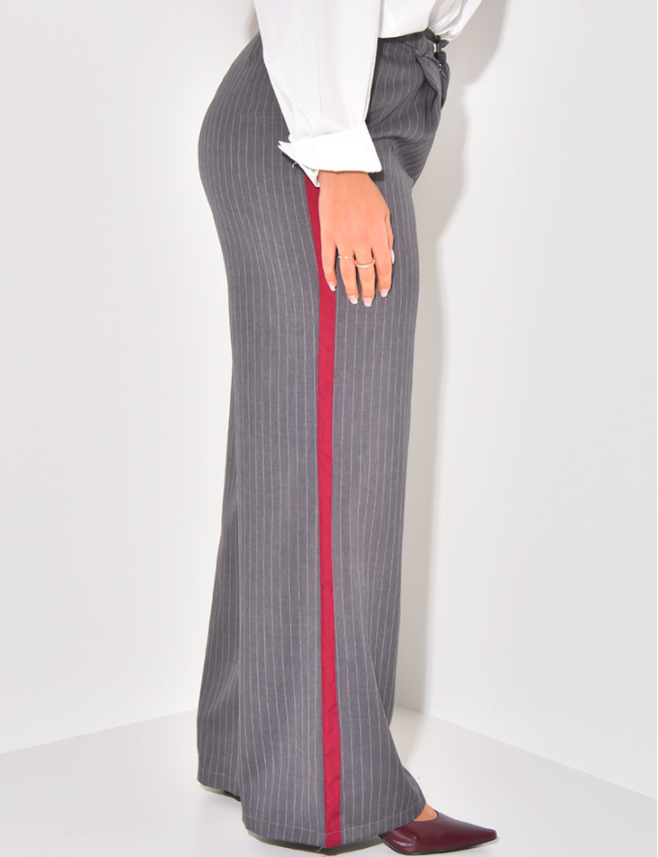 Gestreifte Hose mit Kontrastband