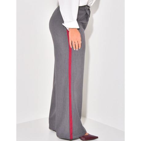 Gestreifte Hose mit Kontrastband