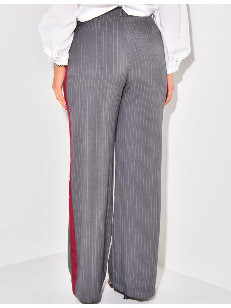 Gestreifte Hose mit Kontrastband