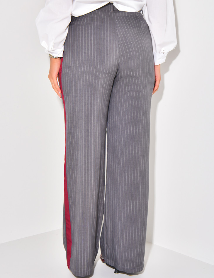 Gestreifte Hose mit Kontrastband