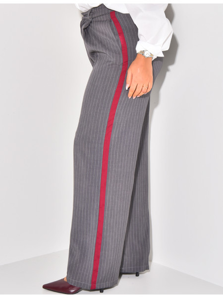 Gestreifte Hose mit Kontrastband