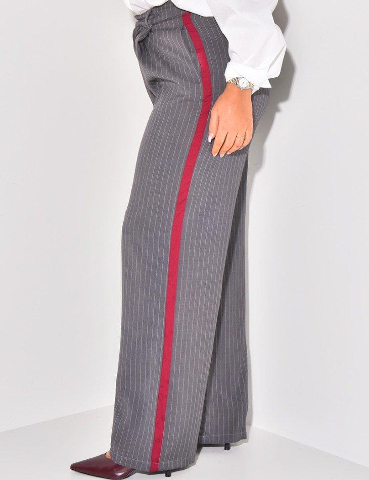 Gestreifte Hose mit Kontrastband