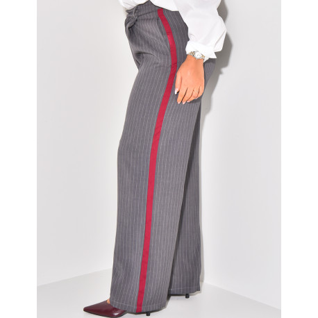 Gestreifte Hose mit Kontrastband