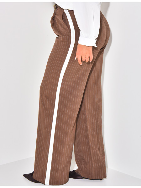 Pantalon à rayures et bande contrastante