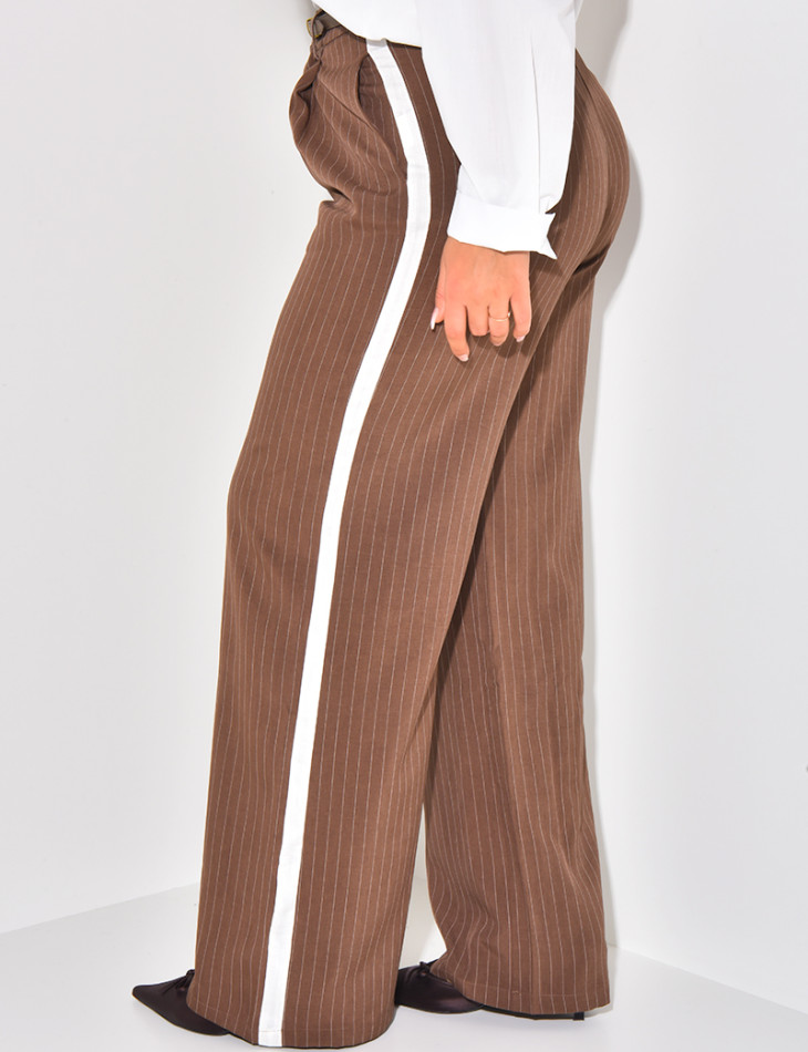 Pantalon à rayures et bande contrastante