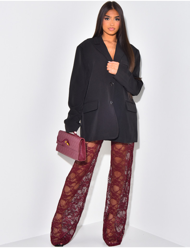 Ausgestellte Hose aus Spitze mit Shorty-Futter.