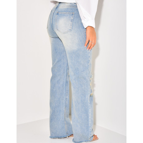 Zerstörte Jeans mit weitem Schnitt